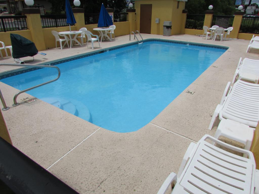 Days Inn & Suites By Wyndham Fort Valley Exterior foto